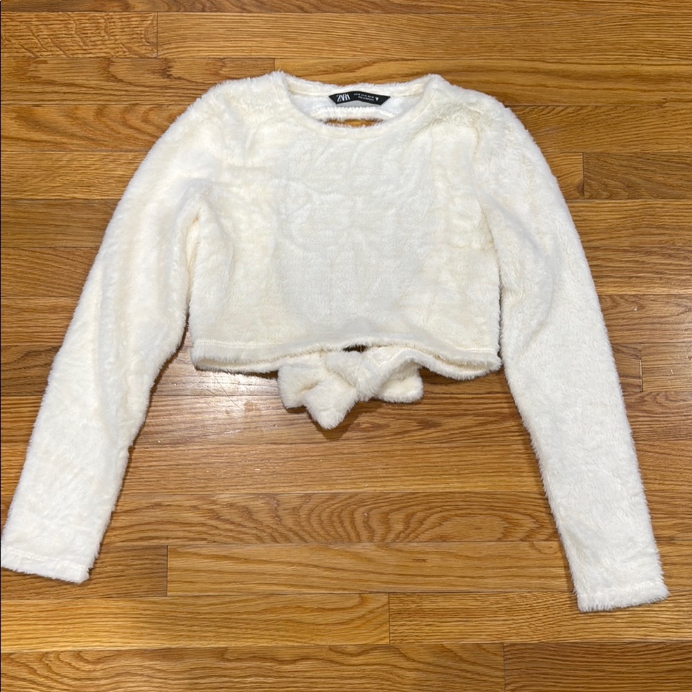 Zara White Fuzzy Cropped Sweater